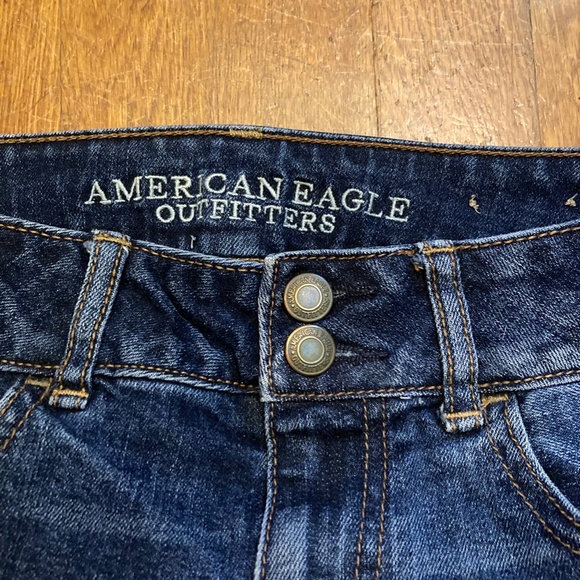 AMERICAN EAGLE DISTRESSED JEAN SHORTS - Picture 4 of 8